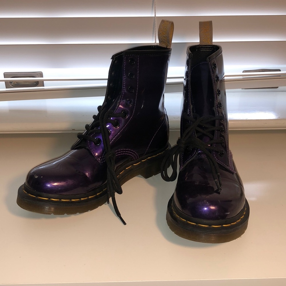 Awesome PURPLE vegan patent leather Doc Martens!